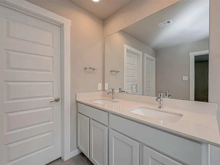19010 Norbury Park Ln — Photo 31
