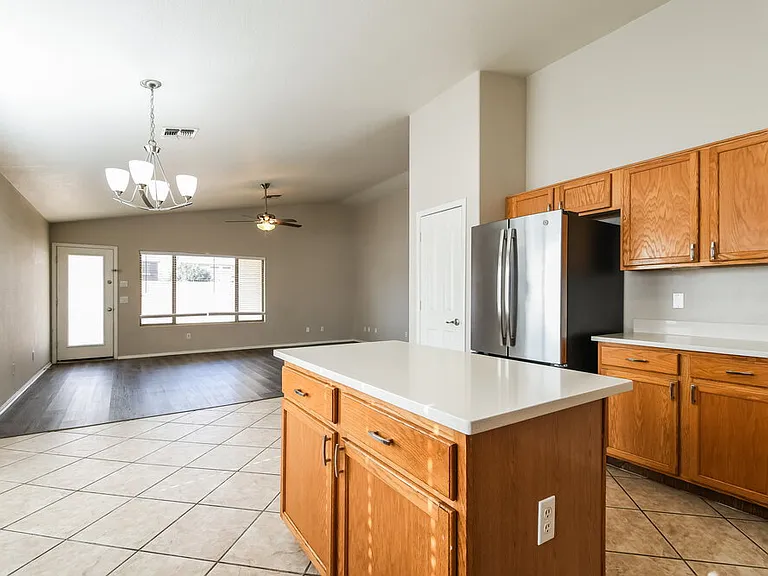 1427 E Vernoa St — Photo 6