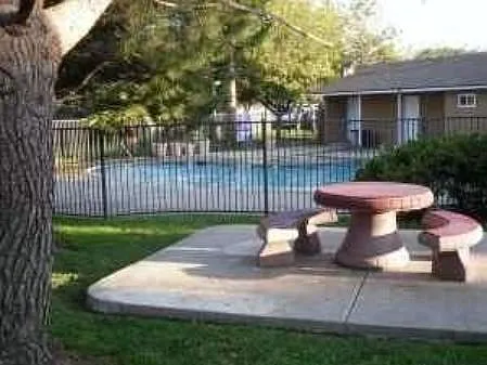 240 W Lincoln Ave W — Photo 2