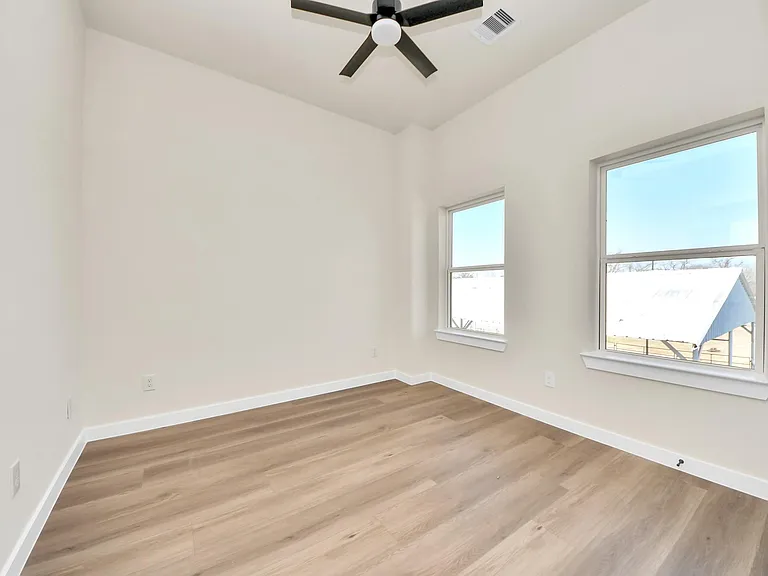 8025 Peachtree St #B — Photo 34
