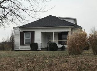 4038 N Clay Rd, Noble, IL 62868