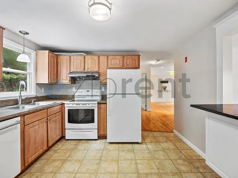 174 Fox Hill Rd — Photo 9
