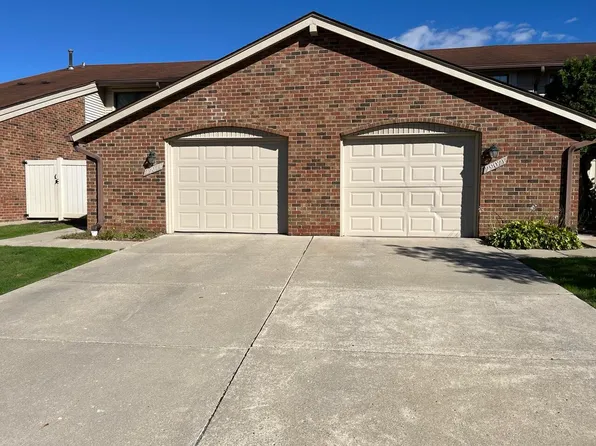 29077 Tiffany Dr W, Southfield, MI 48034