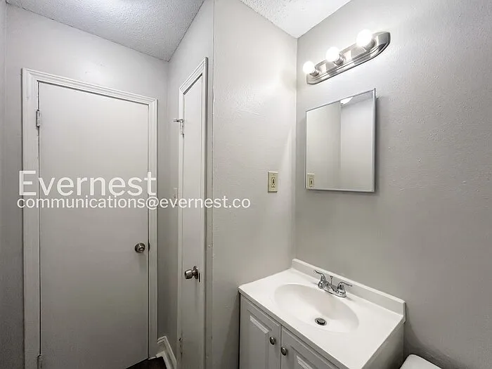 8044 Oakbrook Dr — Photo 12