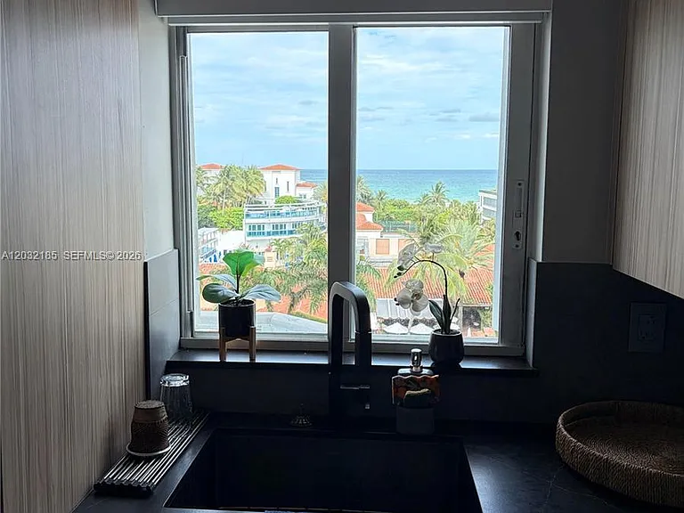 5900 Collins Ave #702 — Photo 38