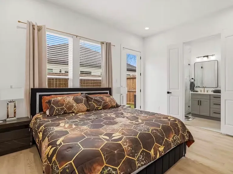 6532 Weston St — Photo 7