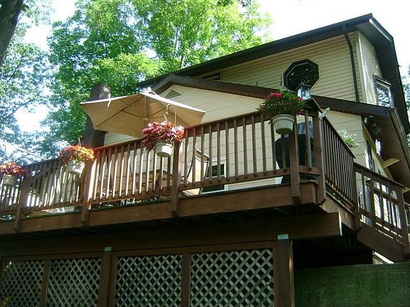 PRIVATE LARGE DECK