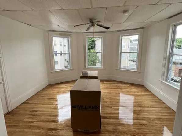 279 Grafton St, Worcester, MA 01604