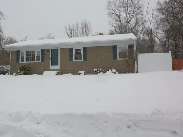 31 Regina Dr, Johnston, RI 02919