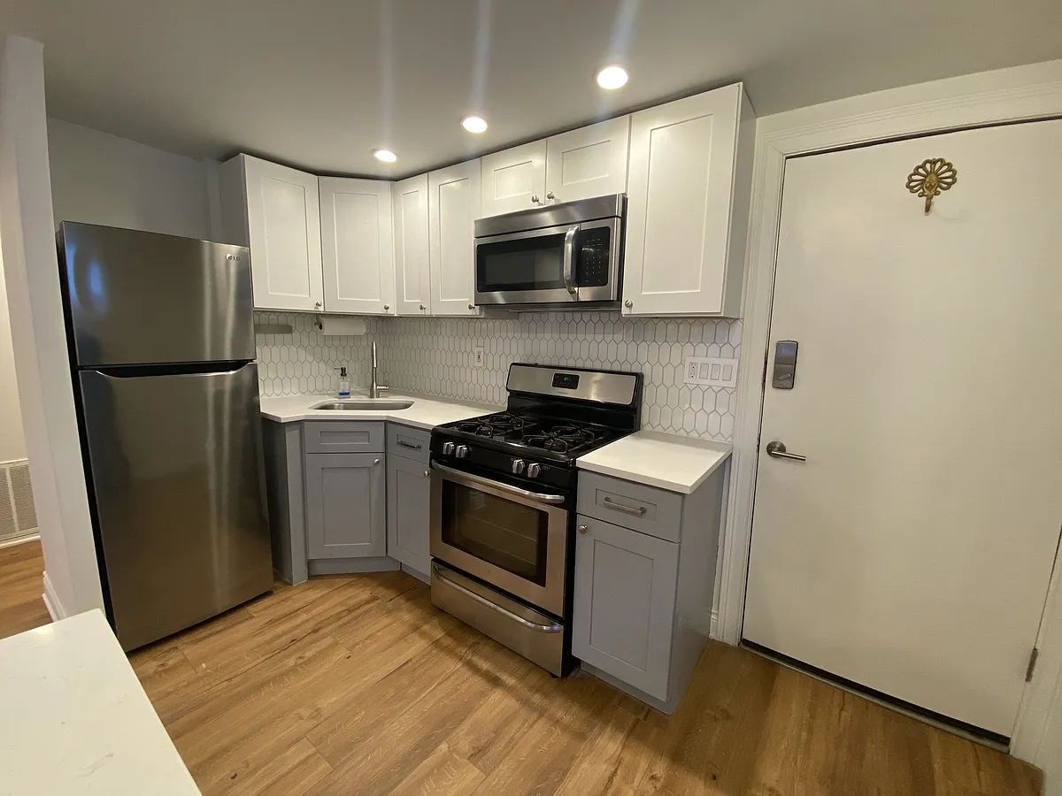 Building Photo - 3143 S Halsted St #1F