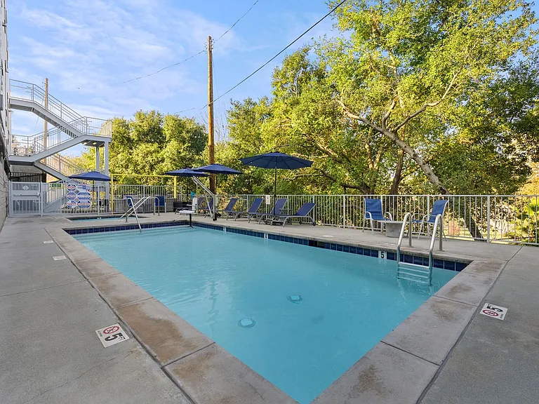Arroyo LA Designer Studio Community Living — Photo 10