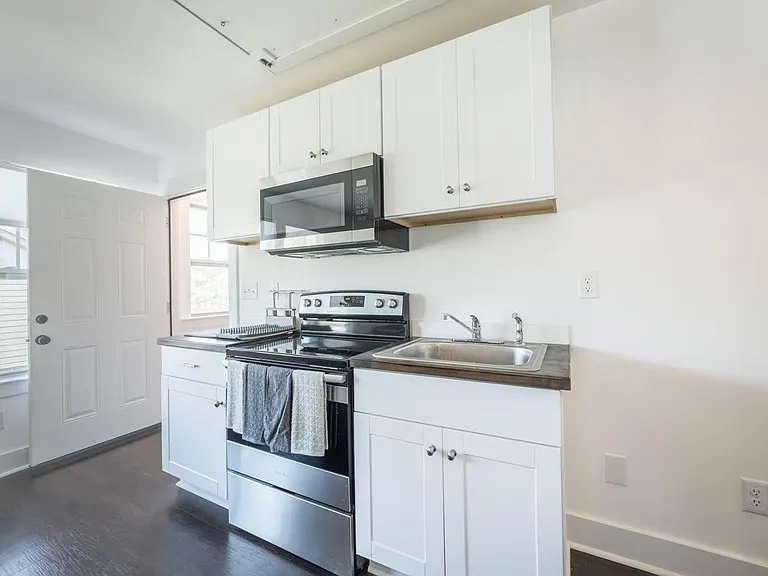 2404 Double Oaks Rd — Photo 16