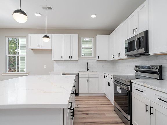 5th image of 149 Limehouse Dr