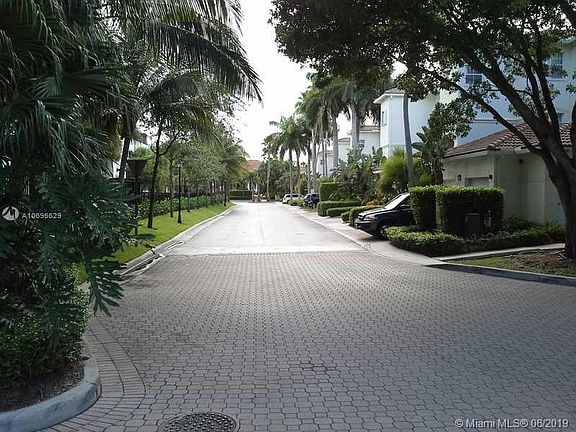 2nd image of 3115 NE 184th St APT 4103