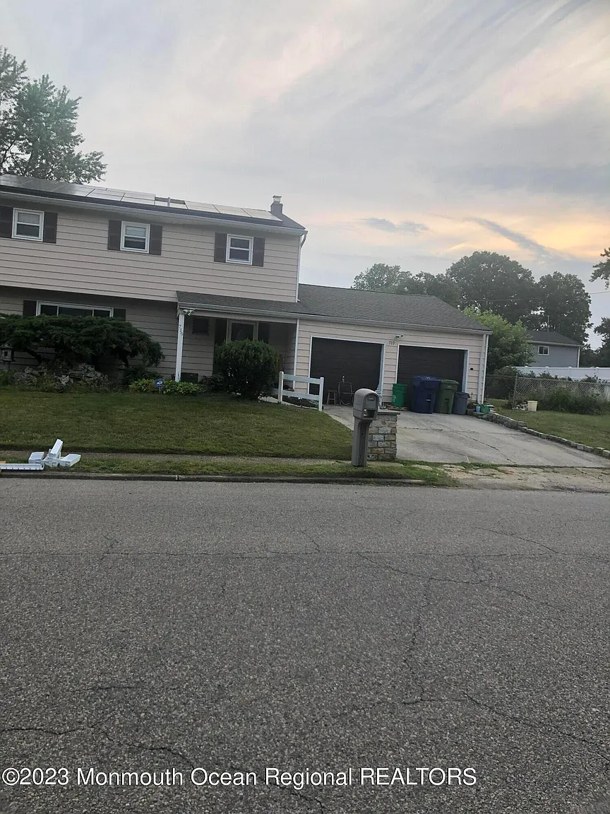 719 Doris Terrace photo 1