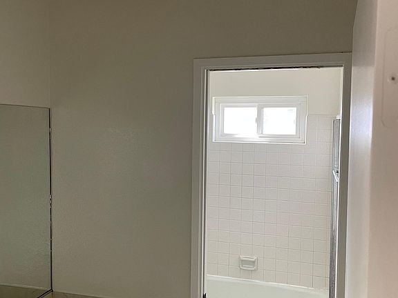 5th image of 630 W 16th St APT 3