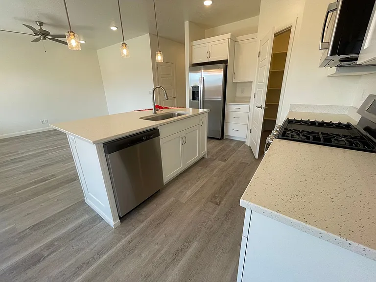 1396 E White Hollow Ln — Photo 4