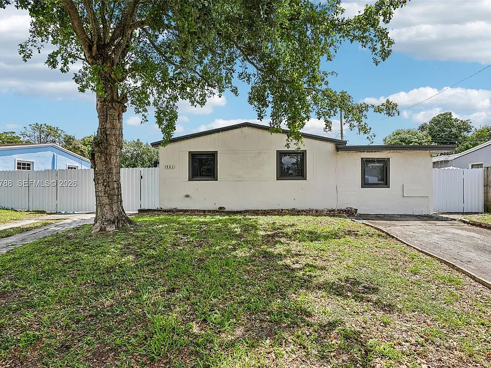 1421 N 68th Ter