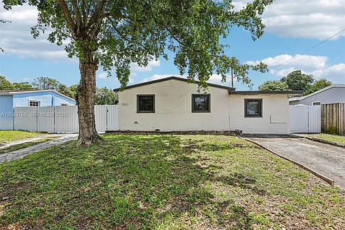1421 N 68th Ter Photo 1 1421 N 68th Ter Photo 1