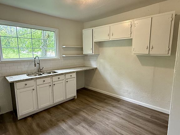 4th image of 7213 Naples Ave