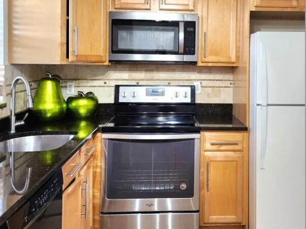 9355 SW 8th St APT 408, Boca Raton, FL 33428