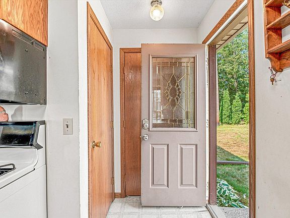 3rd image of 18329 Lakeview Point Dr NE