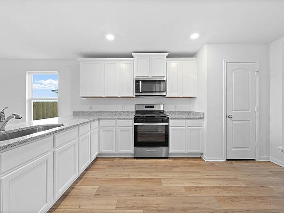 The kitchen comes with a full suite of energy-efficient appliances!