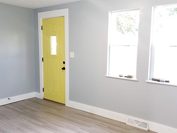 4th image of 510 Lake St