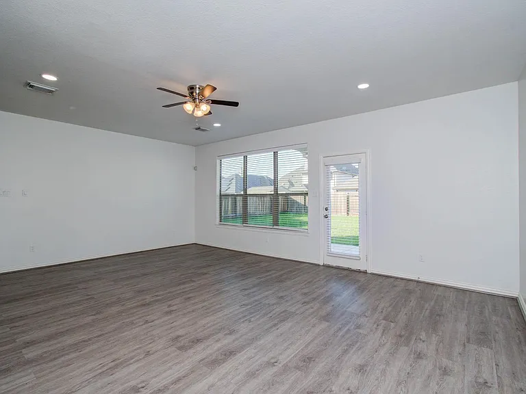 22314 Mosshall Ct — Photo 27
