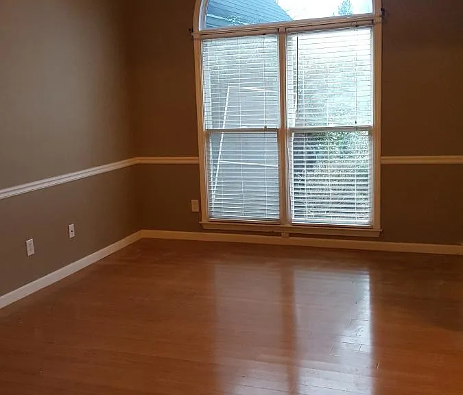 177 Manchester Dr — Photo 3