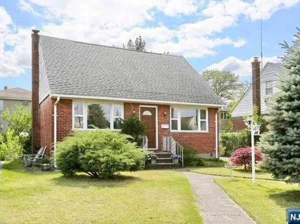 26 Crescent Rd, Wallington, NJ 07057