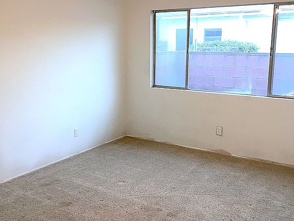 5th image of 4842 Doreen Ave