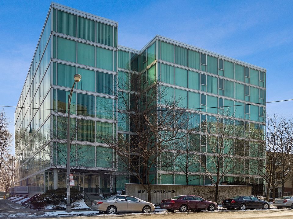 1st image of 3115 S Michigan Ave APT 206