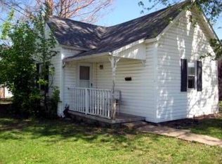 808 S 10th St, Herrin, IL 62948