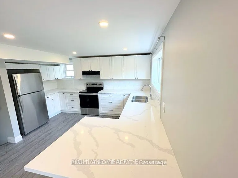 12 Croydon Dr #LOWER — Photo 3