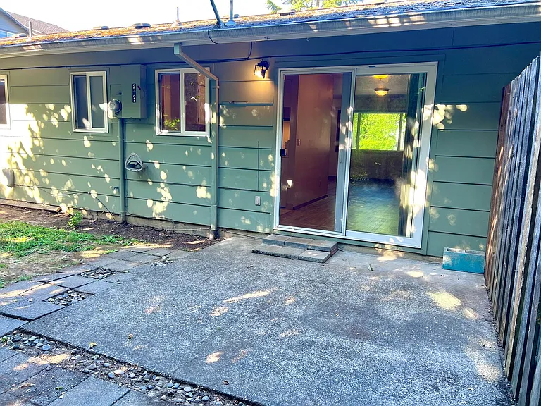300 Lincoln St — Photo 17
