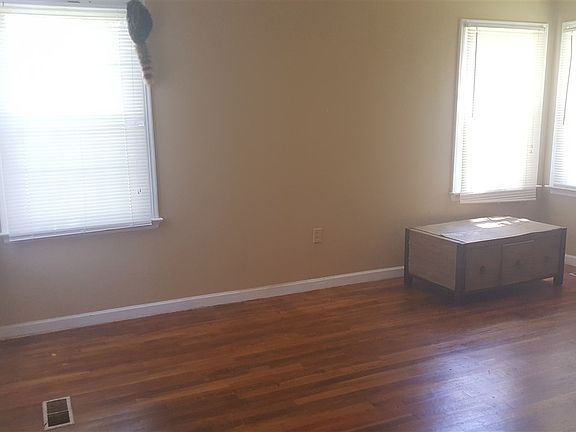 3rd image of 209 California Ave