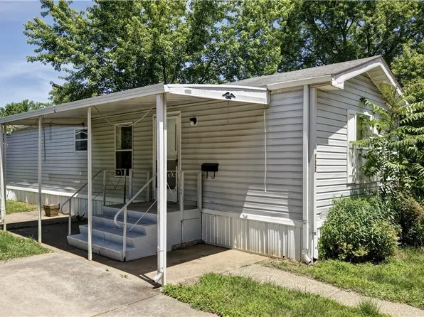 122 Pompano Ln SE, New Philadelphia, OH 44663