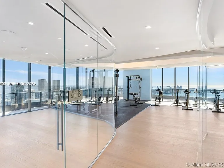 1000 Brickell Plz #3902 — Photo 40
