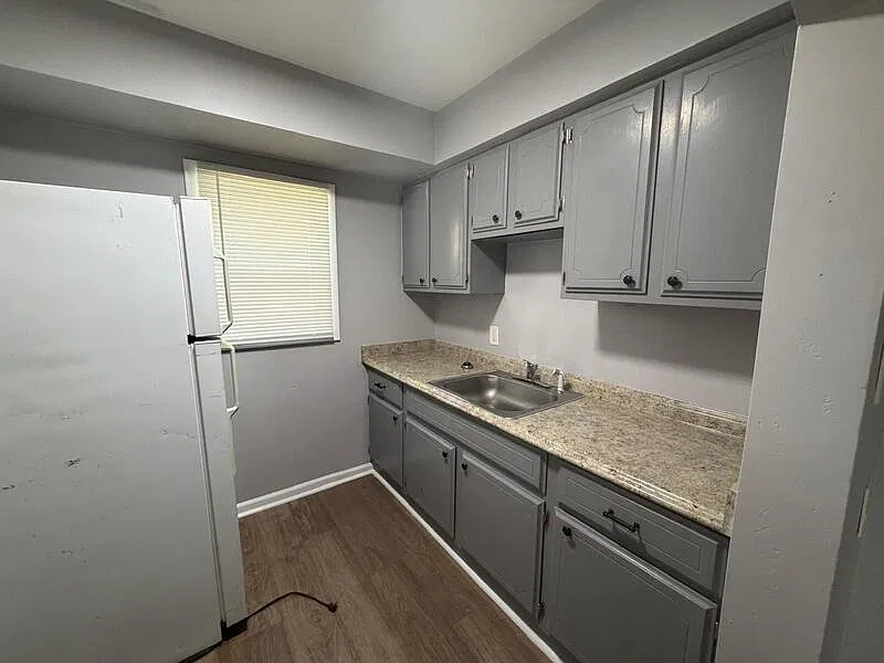 2 bed, 1.0 bath, 798 sqft, $1,150 — Photo 3