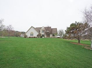 W221S6015 Seftar Rd, Waukesha, WI 53189