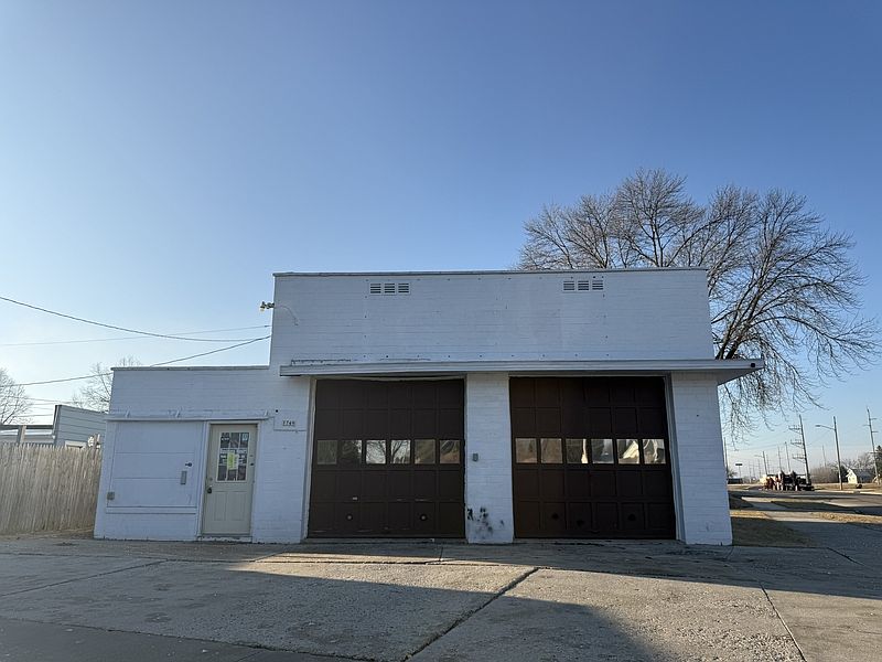 1st image of 1749 Broadway Ave #1
