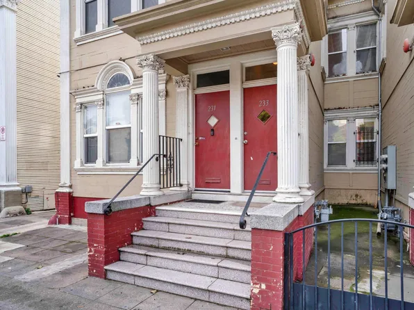 233 10th St, Oakland, CA 94607