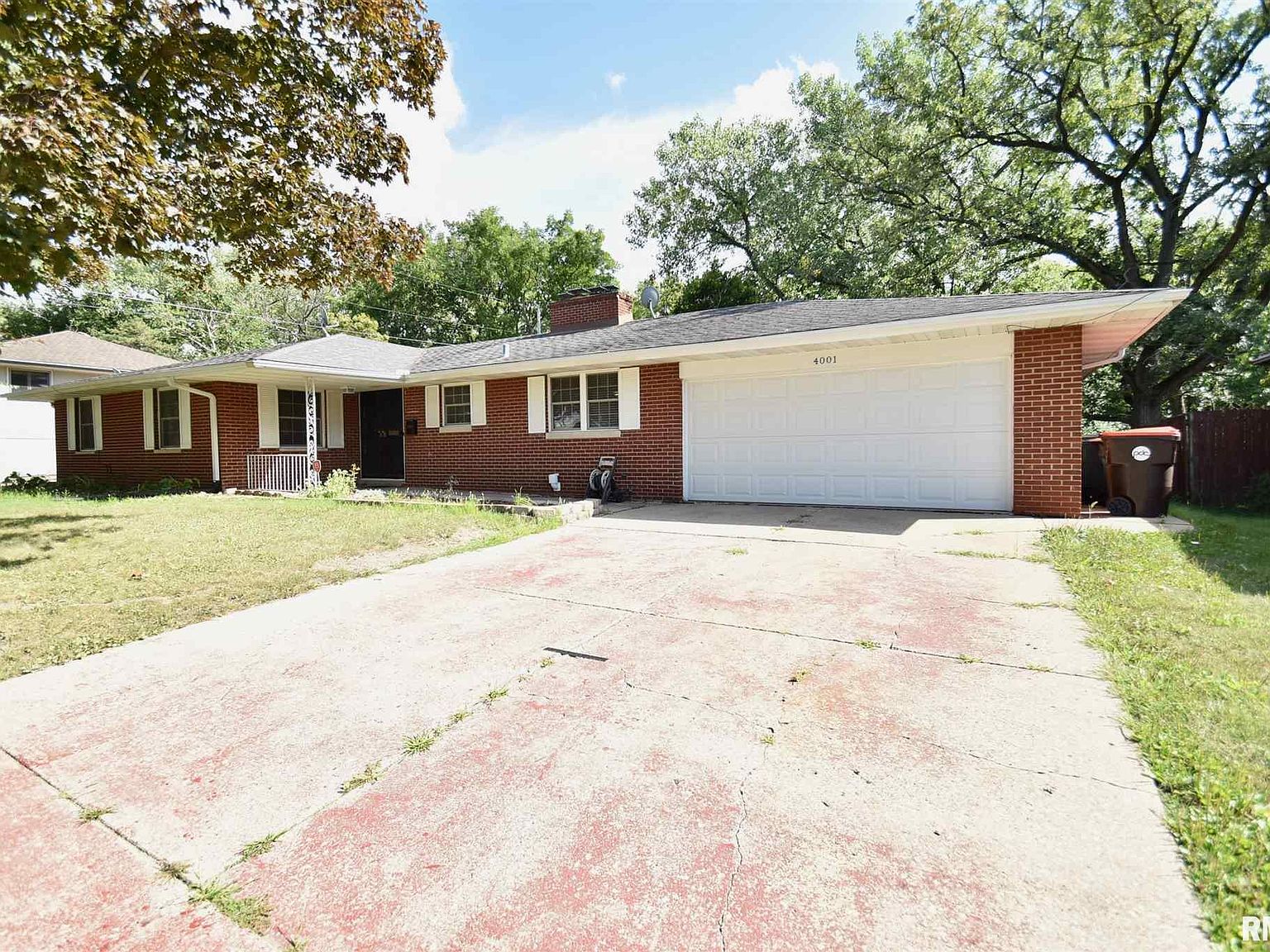 Adorable 3 Bedroom In Metamora With New Carpet And Fresh Paint Throughout Spacious Fully Applianced Eat In Kitchen W Cathedral Ceiling Fresh Paint New Carpet