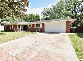 4001 N Brookdale Pl, Peoria, IL