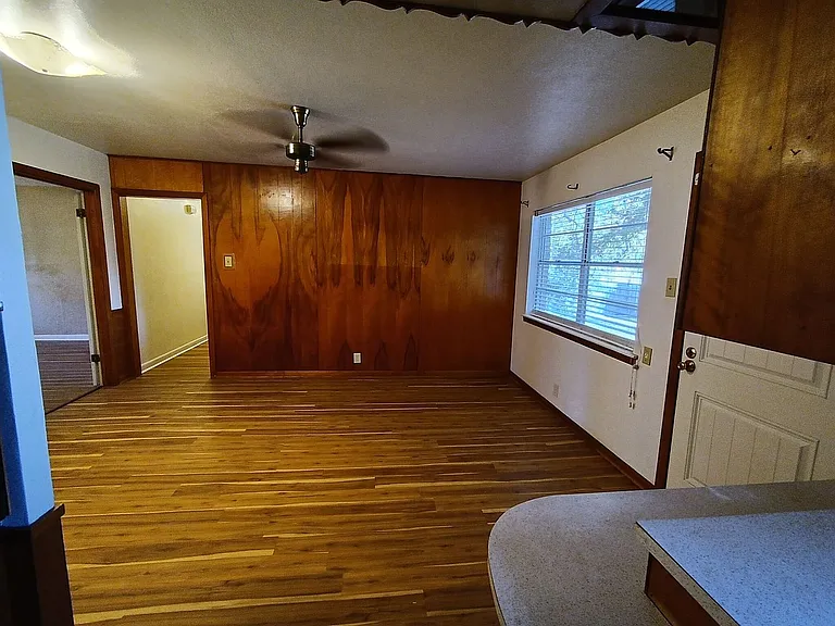 1402 Hillcrest Dr — Photo 11