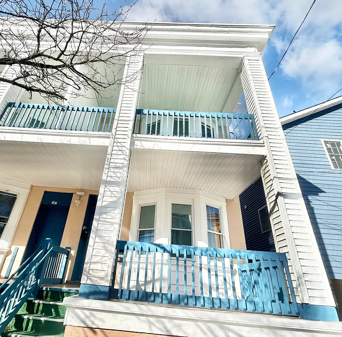 4 bed, $2,500 — Photo 1
