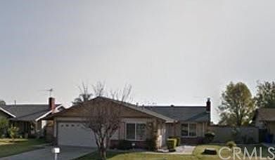 Great Curb Appeal!