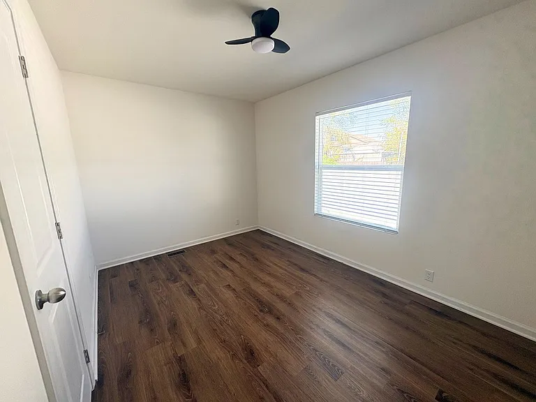 15356 Merrill Ave — Photo 7