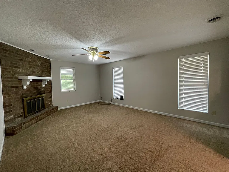 118 Hollingsworth Dr — Photo 5